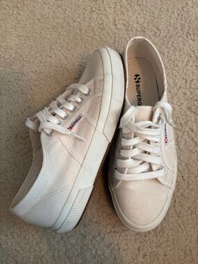 Women’s Superga Low-Top White Canvas Sneakers size 39.5